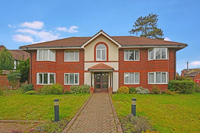2 Bedroom Flat To Rent In Hyrons Court, Amersham, HP6