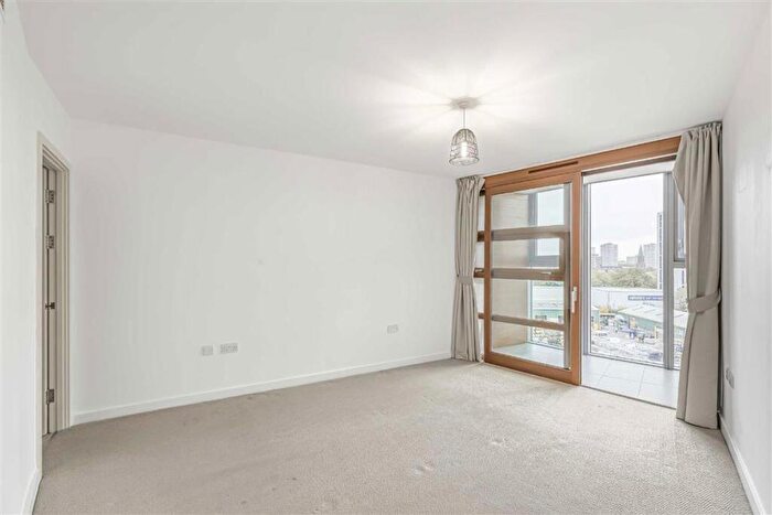 1 Bedroom Flat To Rent In Lombard Road, Battersea, SW11