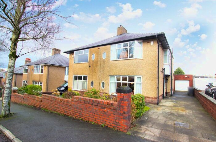 3 Bedroom Semi-Detached House For Sale In Earnsdale Avenue, Darwen BB3