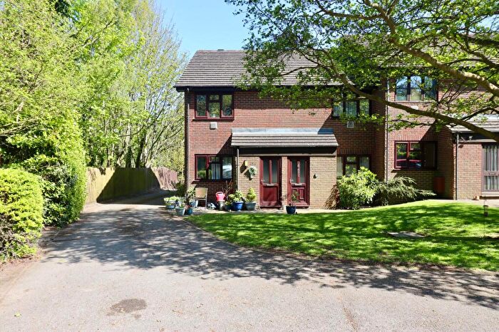 1 Bedroom Maisonette For Sale In Maidstone Road, Blue Bell Hill, ME5