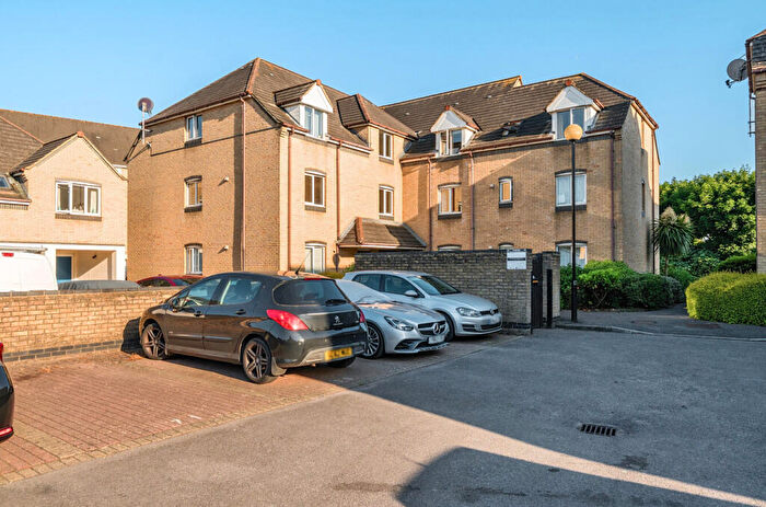 2 Bedroom Flat For Sale In Atlantic Close, Southampton, Hampshire, SO14