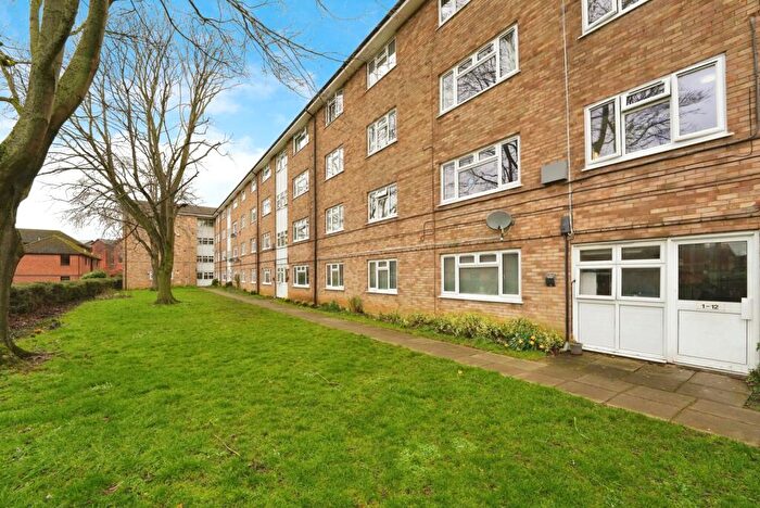 2 Bedroom Flat For Sale In New Barn Avenue, Cheltenham, Gloucestershire, GL52