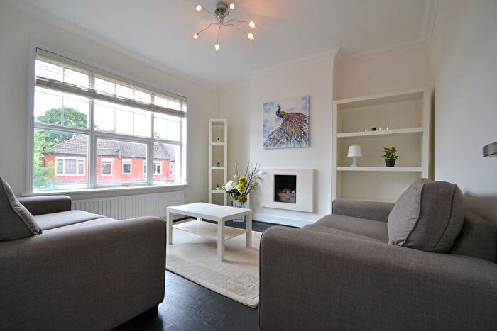 2 Bedroom Flat To Rent In Radbourne Road, Balham, SW12