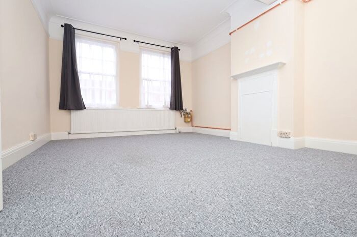 1 Bedroom Flat To Rent In Watling Avenue, Edgware, HA8