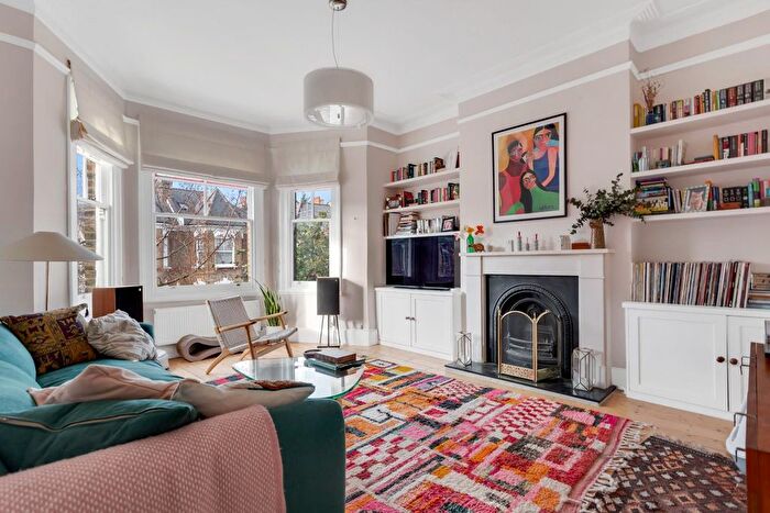 2 Bedroom Flat For Sale In Osbaldeston Road, London, N16
