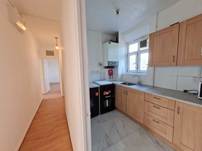 4 Bedroom Flat To Rent In Hathersley House, Tulse Hill, SW2