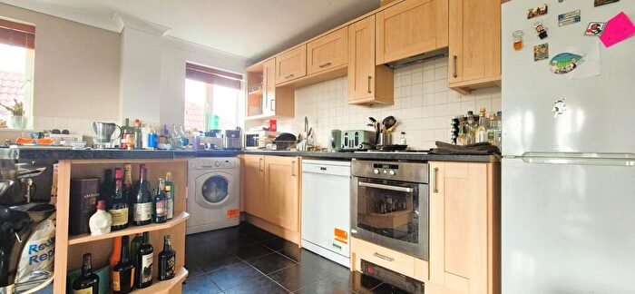 2 Bedroom Apartment To Rent In Hill Lane, Southampton, SO15