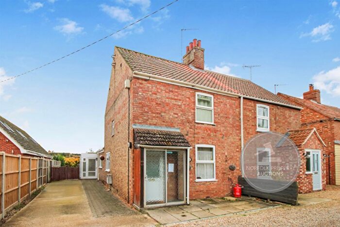 3 Bedroom Semi Detached House For Sale In Centre Vale, Dersingham, King's Lynn, PE31