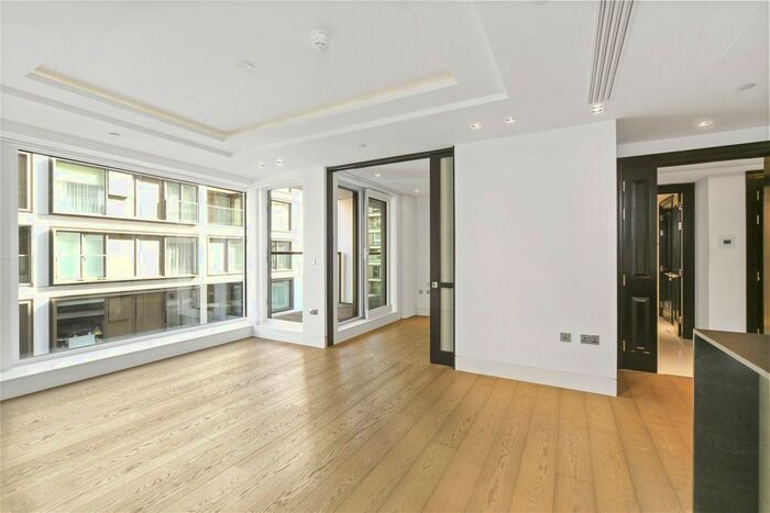 3 Bedroom Flat To Rent In Kensington High Street, London, W14