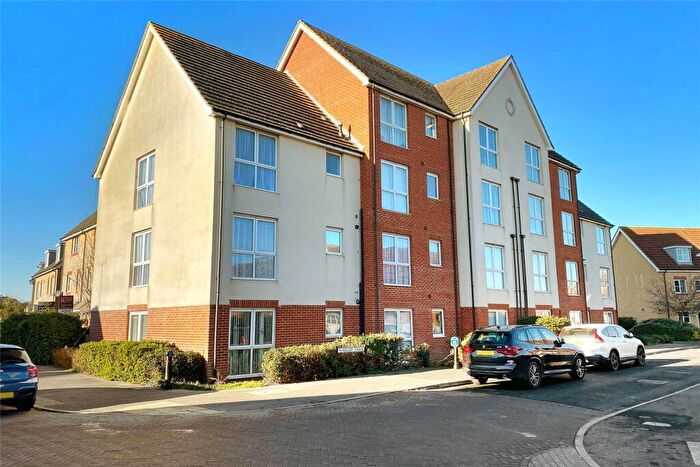 2 Bedroom Flat To Rent In Hollist Chase, Littlehampton, BN17