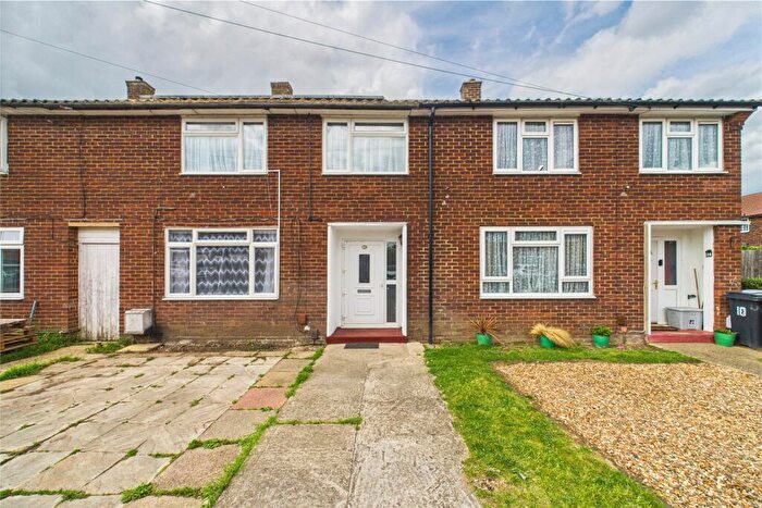 3 Bedroom Terraced House To Rent In Gaveston Road, Slough, Berkshire, SL2