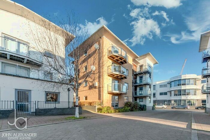 2 Bedroom Apartment For Sale In Hawkins Road, Colchester, CO2