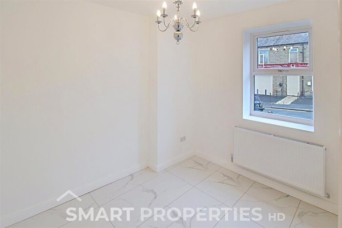 2 Bedroom Flat To Rent In Thornton Lodge, Huddersfield, HD1