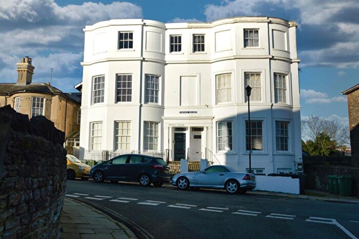 2 Bedroom Flat For Sale In Vernon Square, Ryde, PO33