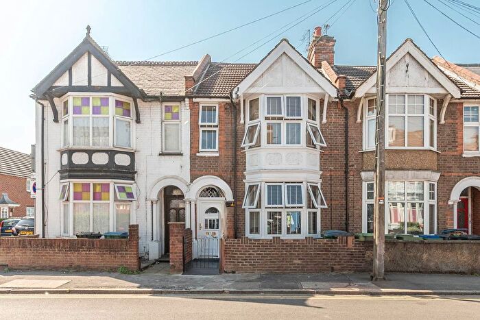 4 Bedroom Terraced House For Sale In Whippendell Road, Watford, WD18