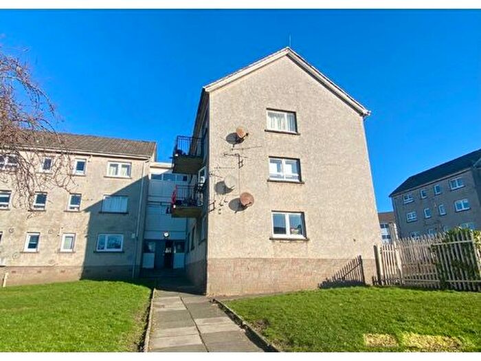 3 Bedroom Flat To Rent In Parnell Street, Airdrie, ML6