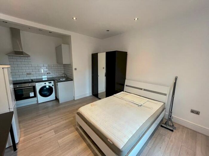 Studio To Rent In Albany Road, Earlsdon, Coventry, CV5