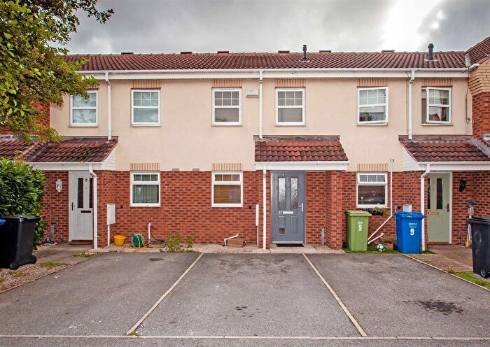 2 Bedroom Terraced House To Rent In Juniper Close, Hollingwood, S43