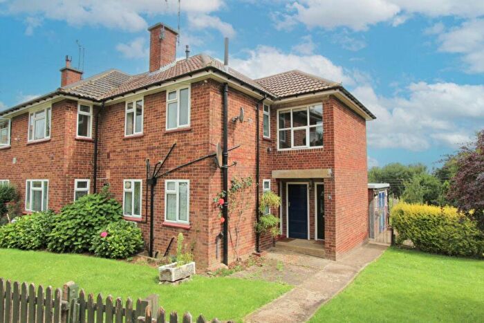 2 Bedroom Maisonette To Rent In Hawthorn Close, Linslade, LU7