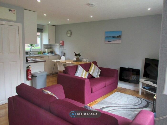 2 Bedroom Bungalow To Rent In Hengar Manor, Bodmin, PL30