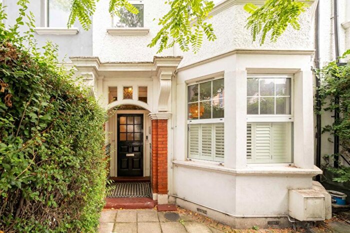2 Bedroom Flat For Sale In Brondesbury Park, Willesden Green, NW2