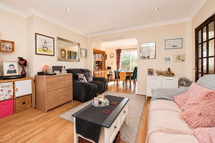 3 Bedroom End Of Terrace House For Sale In Easton Gardens, Borehamwood, WD6