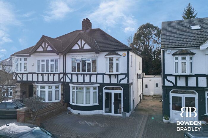 3 Bedroom Semi Detached House For Sale In Earlswood Gardens, Clayhall, IG5