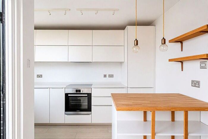 2 Bedroom Flat For Sale In Vauxhall Bridge Road, Pimlico, London, SW1V