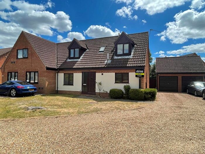 3 Bedroom Chalet To Rent In Holly Walk, Beck Row, IP28