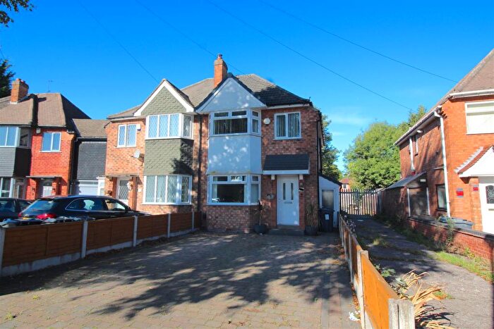 3 Bedroom Semi-Detached House For Sale In Arran Road, Hodge Hill, Birmingham, B34