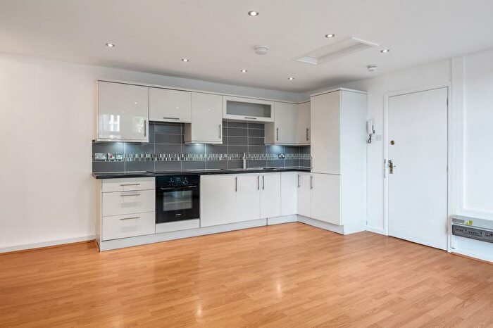 2 Bedroom Flat To Rent In Musters Road, West Bridgford, NG2