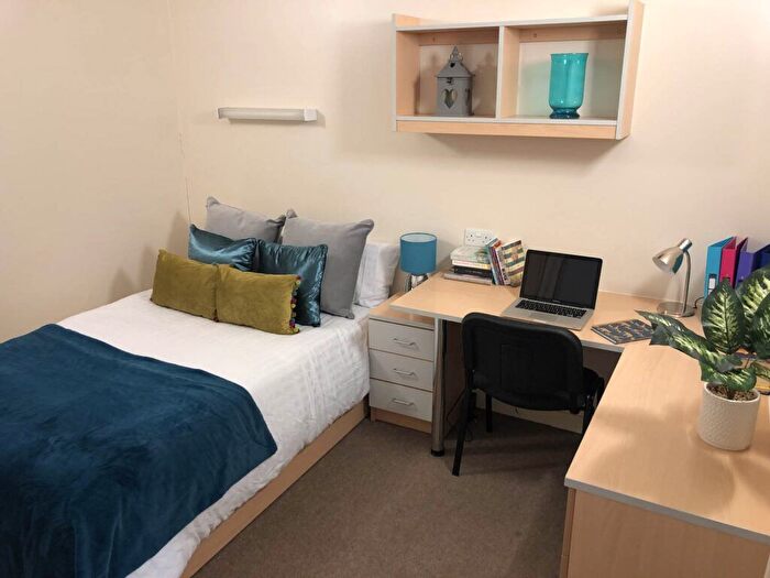 Studio To Rent In Parham Road, Canterbury, CT1