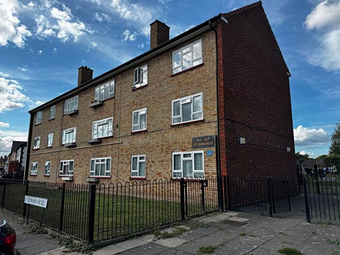 3 Bedroom Flat To Rent In St Edmunds Road, London, N9