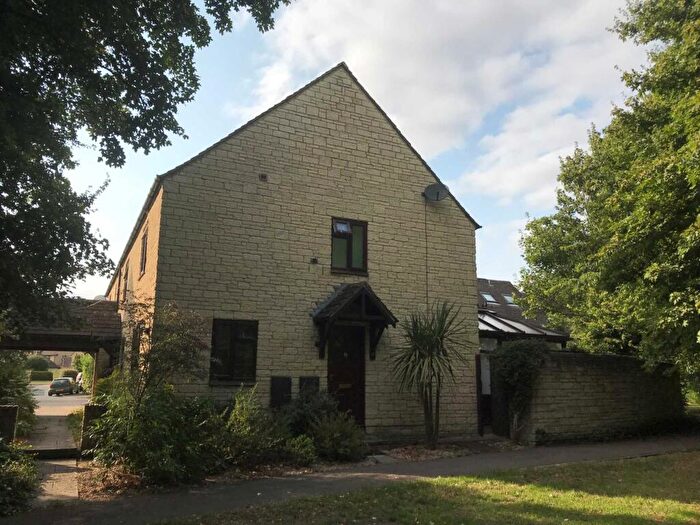 3 Bedroom House To Rent In Campden Close, Witney, OX28