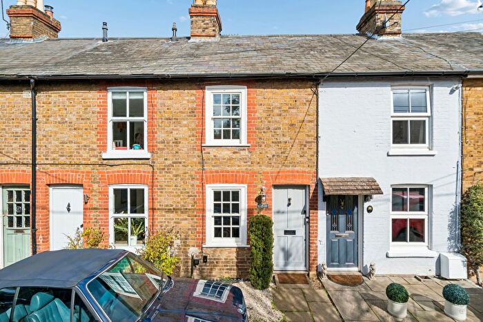 2 Bedroom Cottage For Sale In High Road, Cookham, SL6