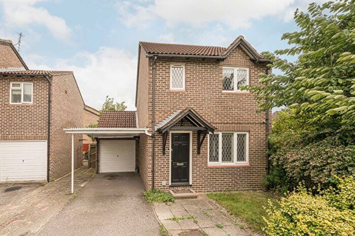 3 Bedroom Detached House To Rent In Stewart Close, Hampton, TW12