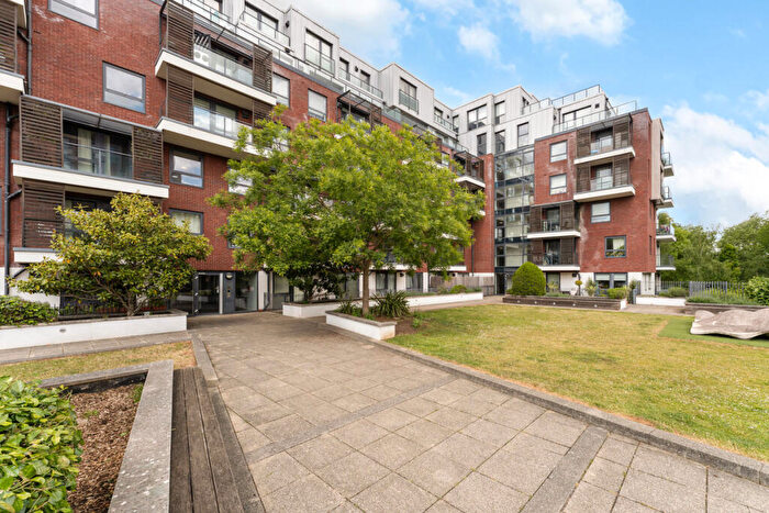 2 Bedroom Flat For Sale In Green Lane, Middlesex, HA8