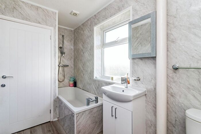 3 Bedroom End Of Terrace House For Sale In Hollingsworth Road, Lowestoft, NR32