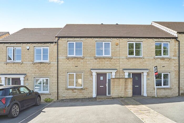 3 Bedroom Terraced House For Sale In Sandhill Fold, Idle, Bradford, BD10