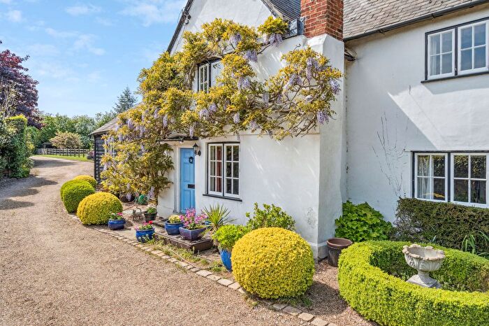 4 Bedroom Detached House For Sale In Chandlers Lane, Chandlers Cross, WD3