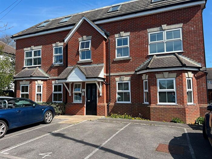 2 Bedroom Flat To Rent In Richmond Park Close, Bournemouth, BH8