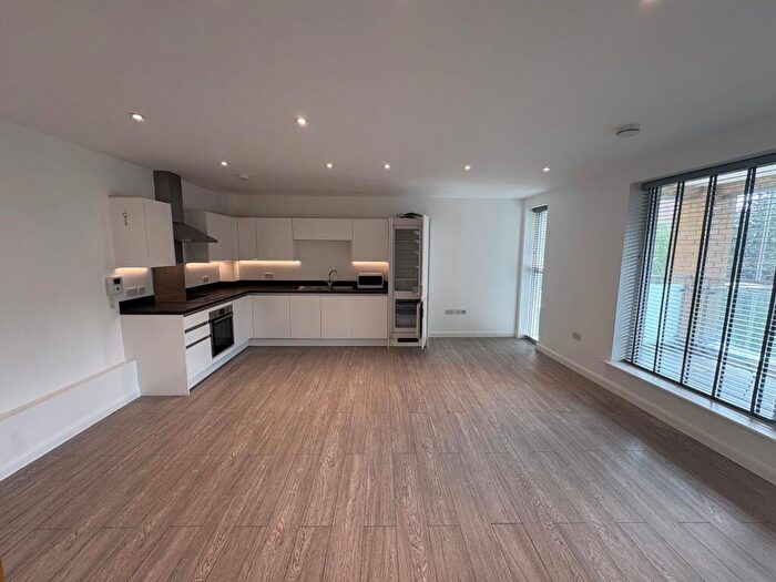 2 Bedroom Flat To Rent In Chesney Street, Wandsworth, London, SW11