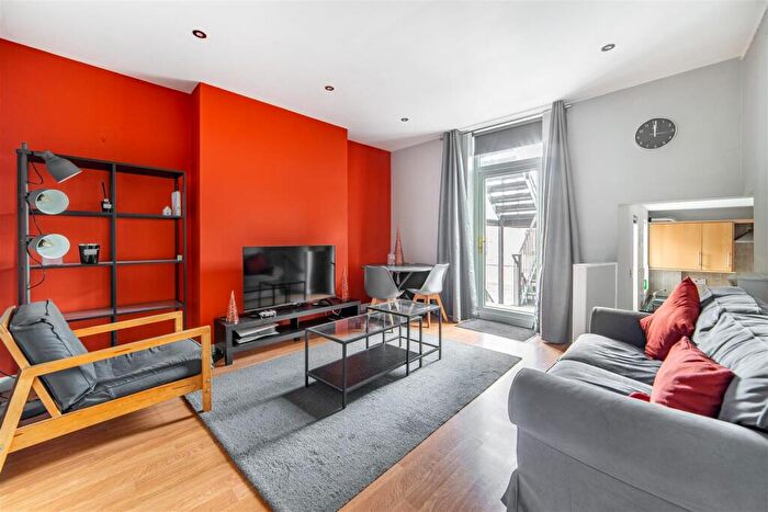 2 Bedroom Flat To Rent In **Available March ** Heaton Grove, Heaton, NE6