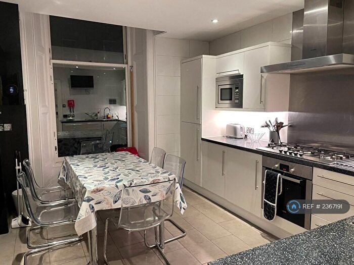 4 Bedroom Flat To Rent In Forrest Road, Edinburgh, EH1