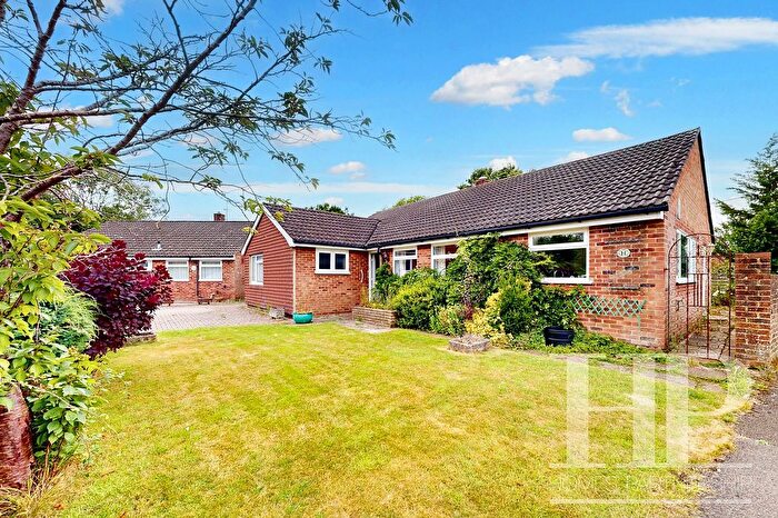 3 Bedroom Detached Bungalow To Rent In Yew Tree Road, Charlwood, RH6