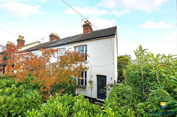 2 Bedroom End Of Terrace House For Sale In Barrack Road, Guildford, Surrey, GU2