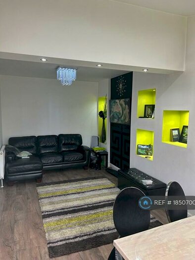 3 Bedroom End Of Terrace House To Rent In Green Lane Road, Leicester, LE5