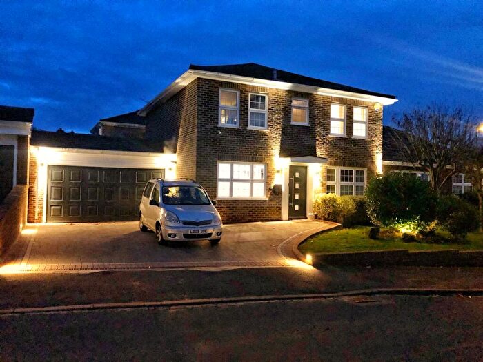 5 Bedroom Detached House For Sale In Crozier Drive, South Croydon, CR2