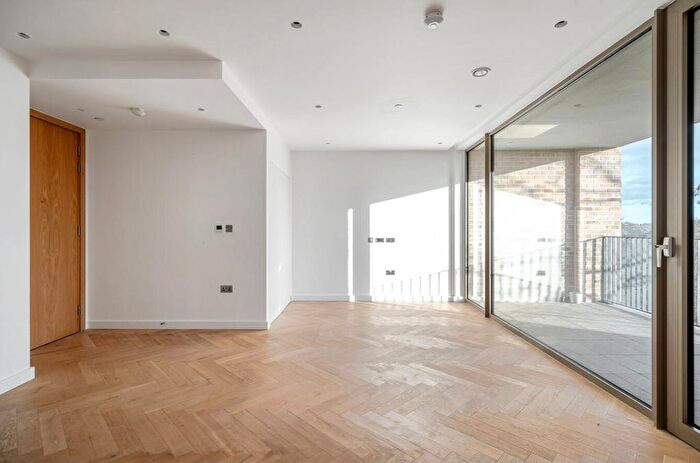 3 Bedroom Flat To Rent In Dudden Hill Lane, London, NW10