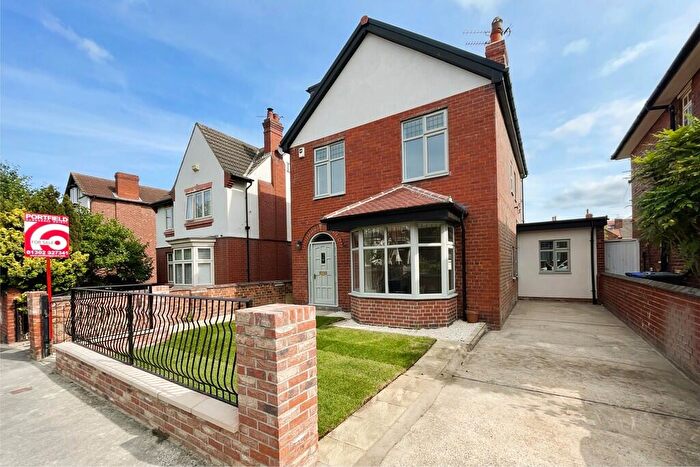 4 Bedroom Detached House For Sale In Axholme Road, Doncaster, DN2